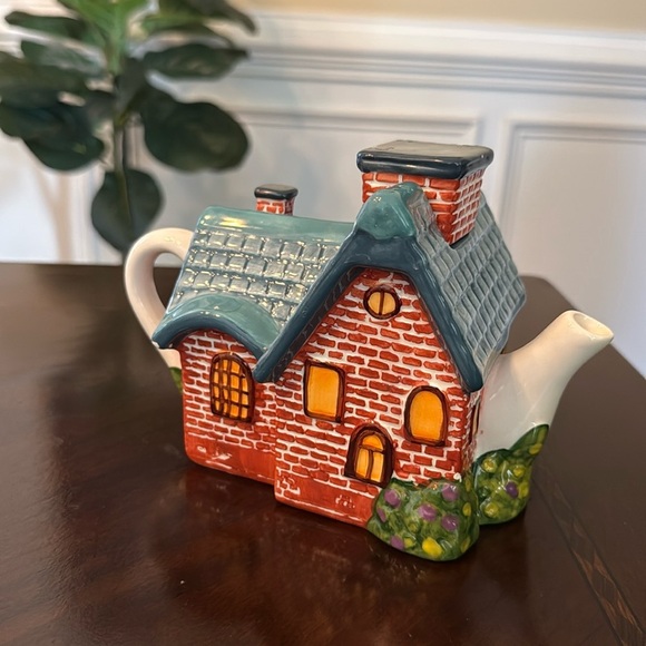 2005 Thomas Kinkade Cottage House Ceramic/Porcelain Teapot with Lid - Picture 1 of 6